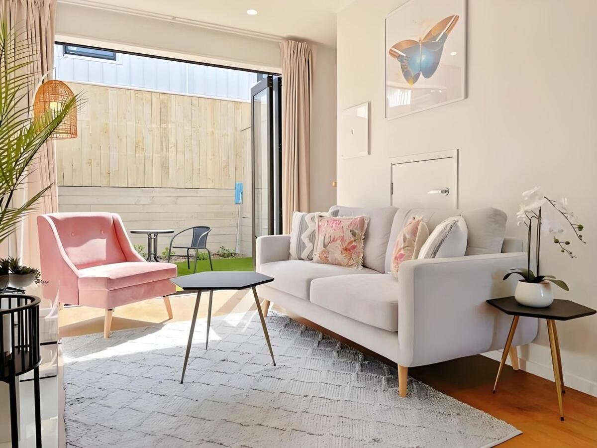 Holiday home 2br Townhouse With Air Con Courtyard And Parking Auckland