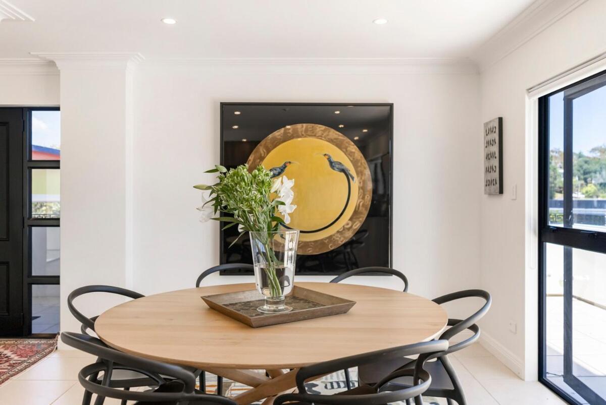 Coastal Chic - Luxury At The Holiday home Auckland