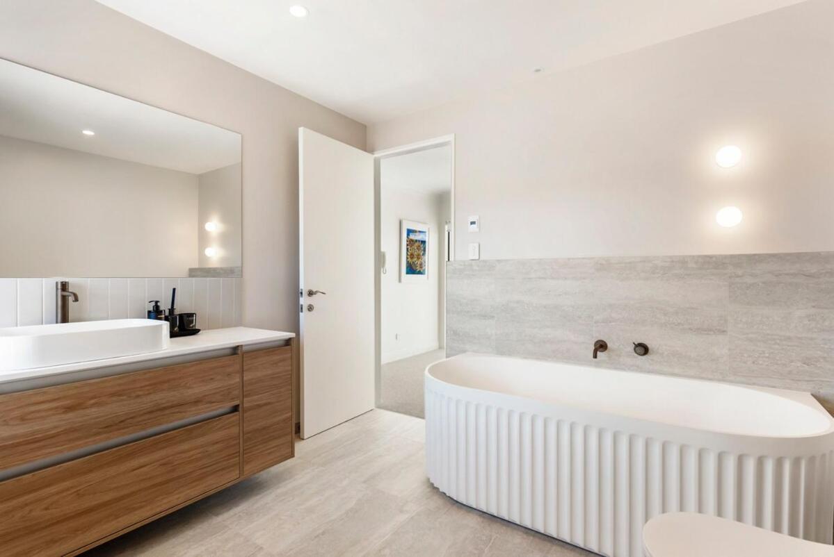 Coastal Chic - Luxury At The Holiday home *