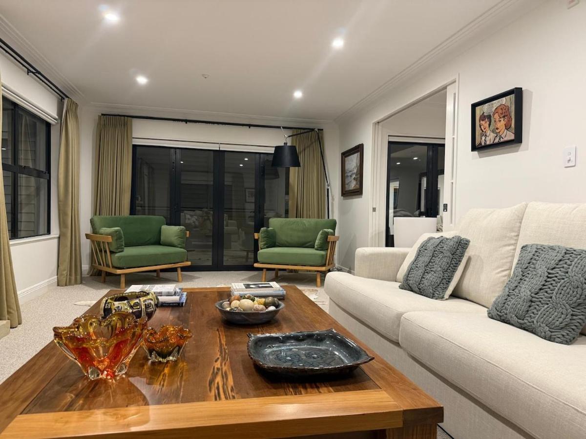 Coastal Chic - Luxury At The
