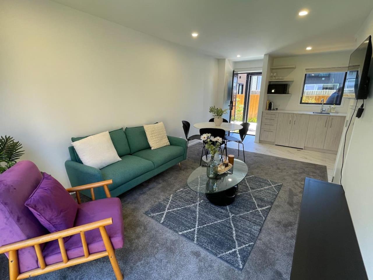 Well-furnished Stunner Auckland