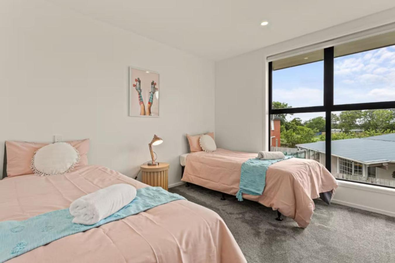 Modern And Bright 2 Bed Holiday home