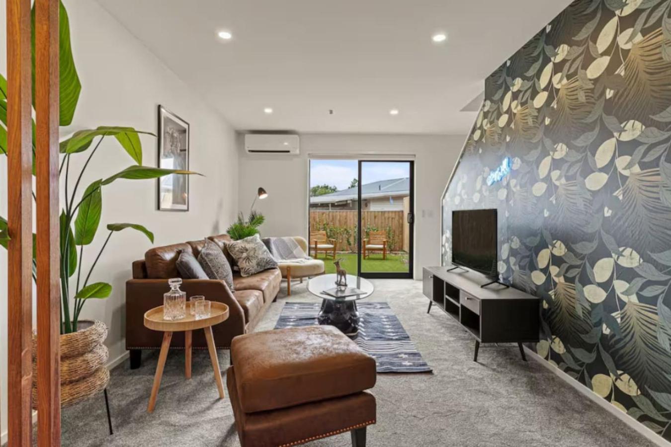 Modern And Bright 2 Bed Holiday home Auckland