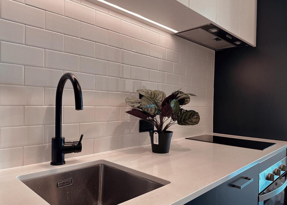 Elegant Center Stay, Stylish Living Apartment Auckland