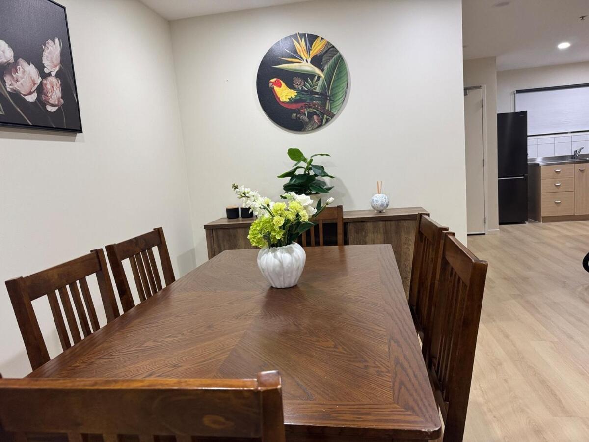 Luxury Penthouse 2 Bd 2 Bth 2 Carparks Pool Auckland