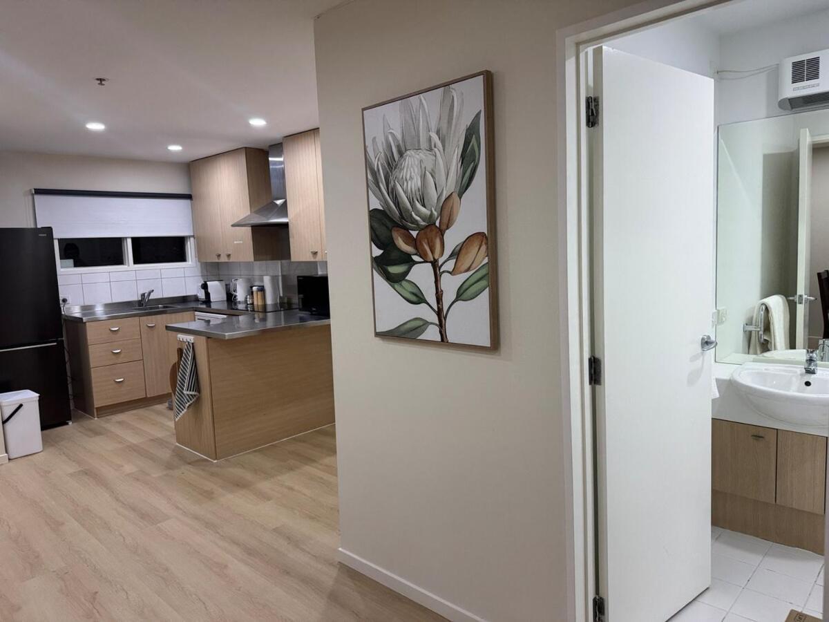 Apartment Luxury Penthouse 2 Bd 2 Bth 2 Carparks Pool