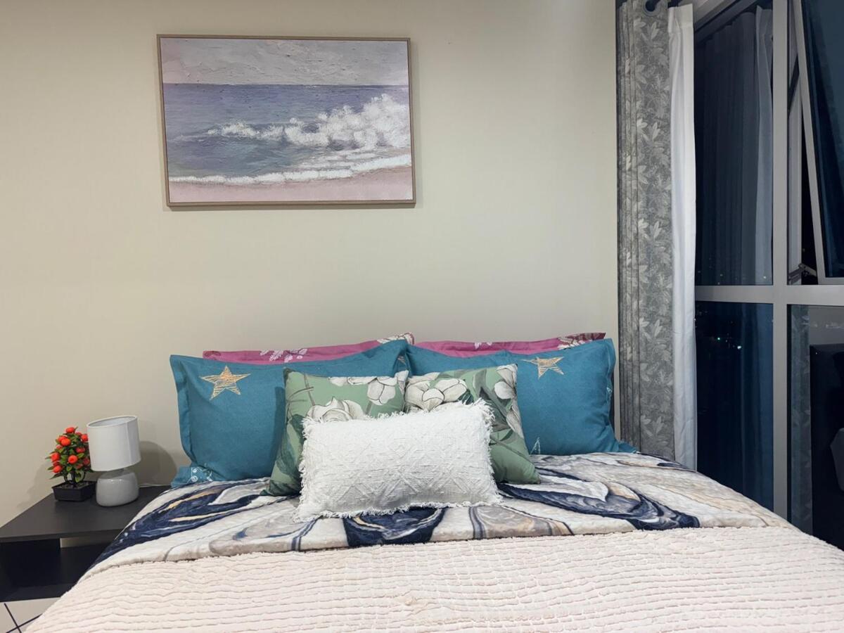 Luxury Penthouse 2 Bd 2 Bth 2 Carparks Pool *