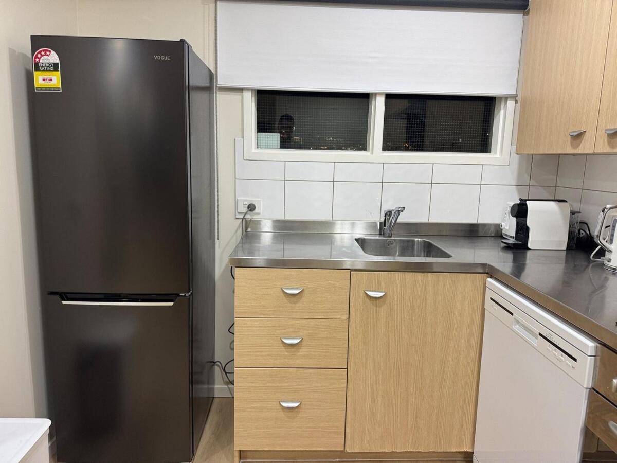 Luxury Penthouse 2 Bd 2 Bth 2 Carparks Pool Apartment