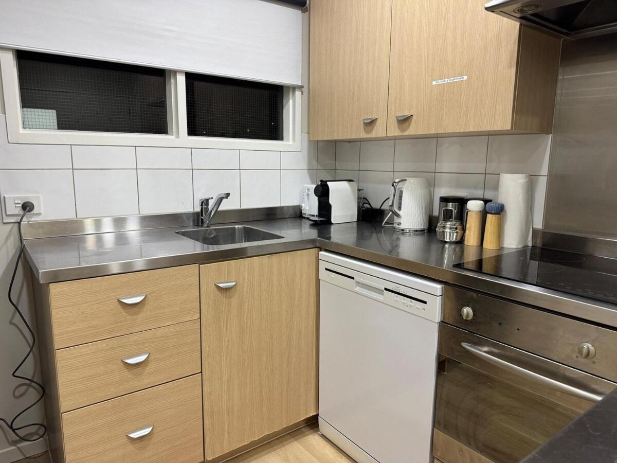 Luxury Penthouse 2 Bd 2 Bth 2 Carparks Pool Auckland