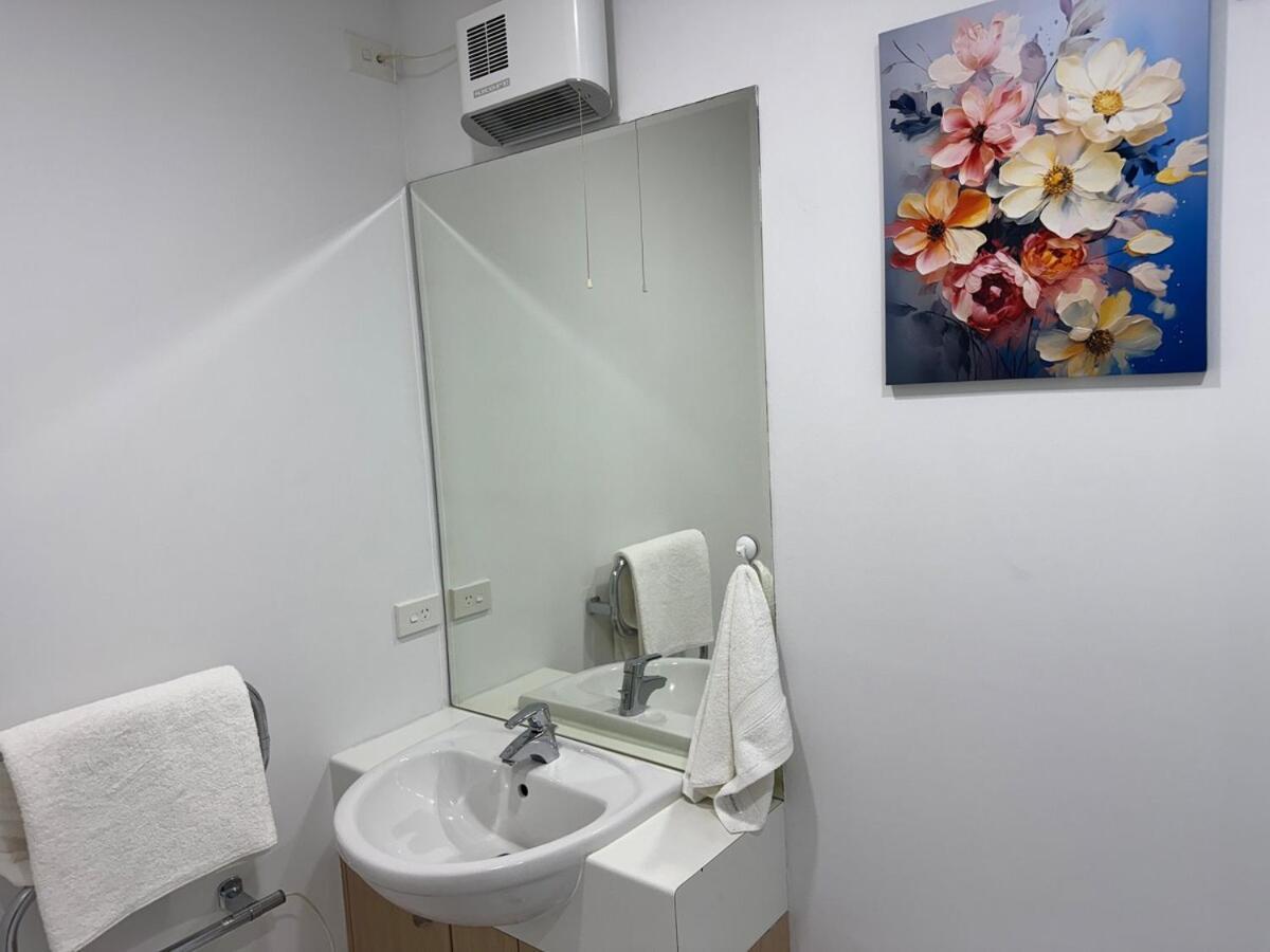 Luxury Penthouse 2 Bd 2 Bth 2 Carparks Pool