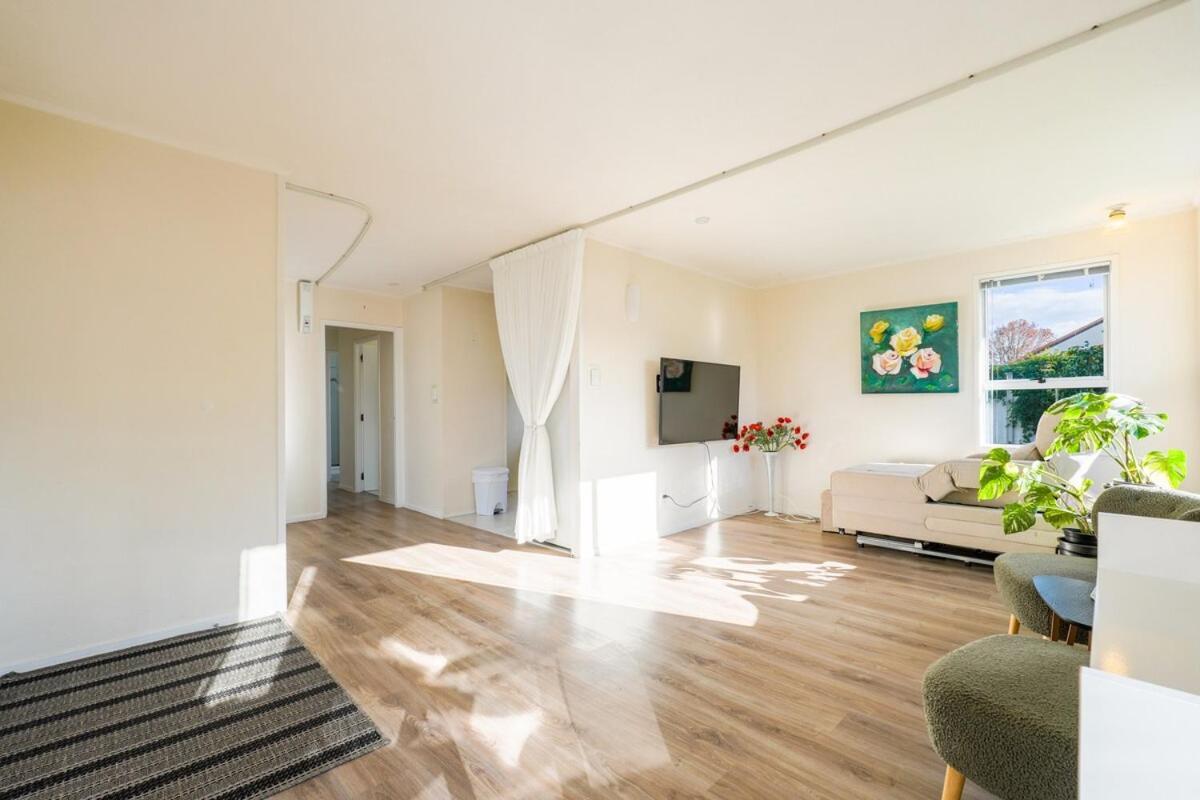 Stunning Two Bedroom House In In Half Moon Bay Holiday home Auckland