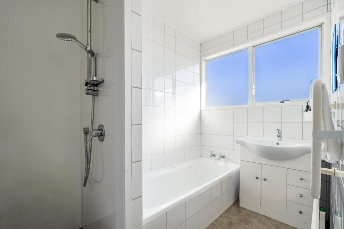 Stunning Two Bedroom House In In Half Moon Bay Holiday home