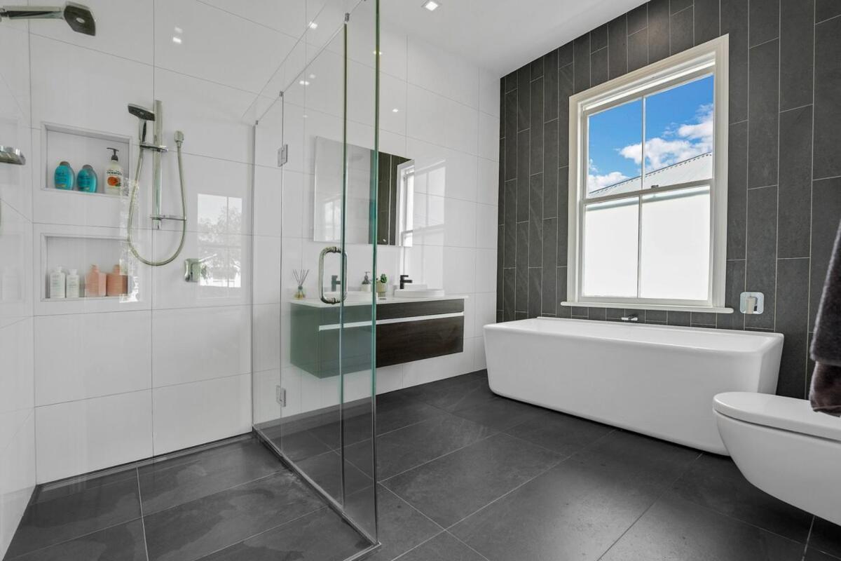 Architectural Gem In Grey Lynn Villa *