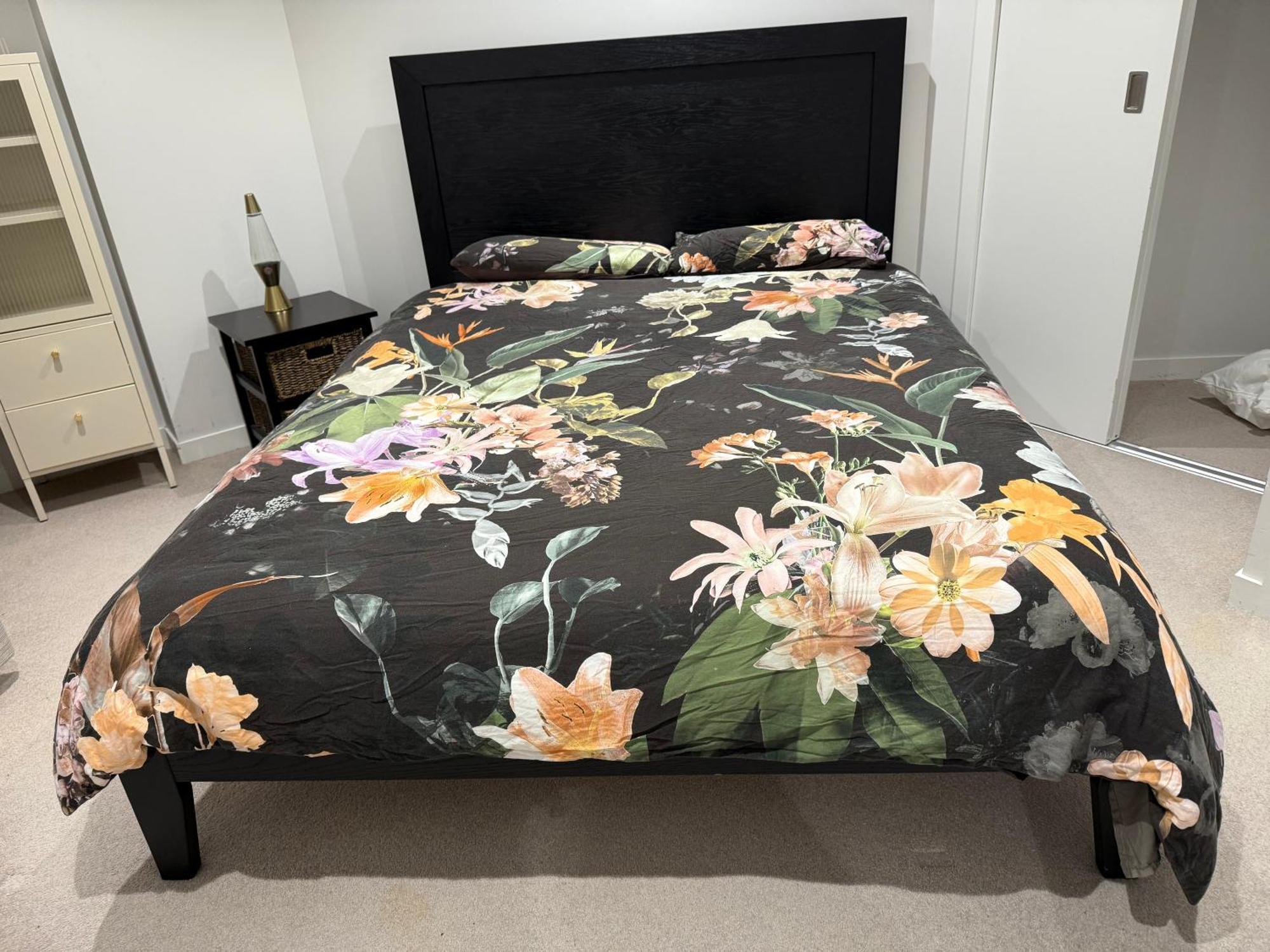 Apartment In Mount Eden- Two Bedroom With One Carpark *