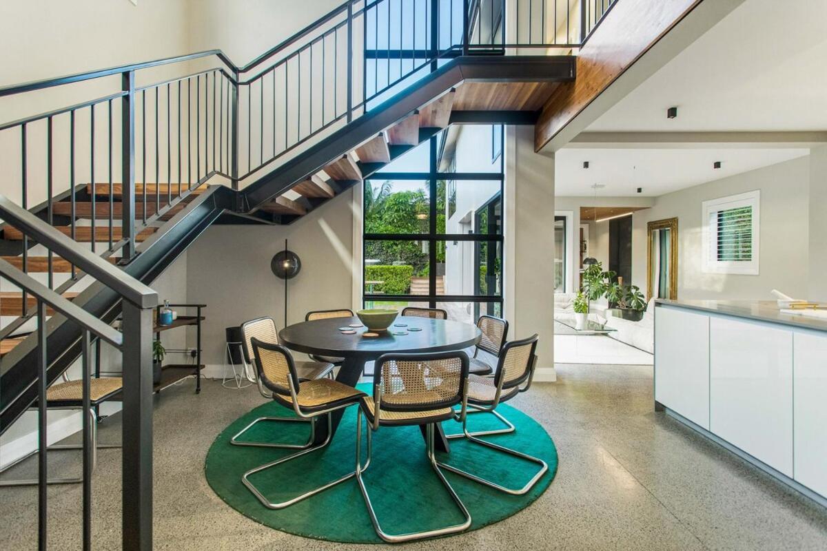 Spectacular Luxury 4br 3 Bath Hot Tub