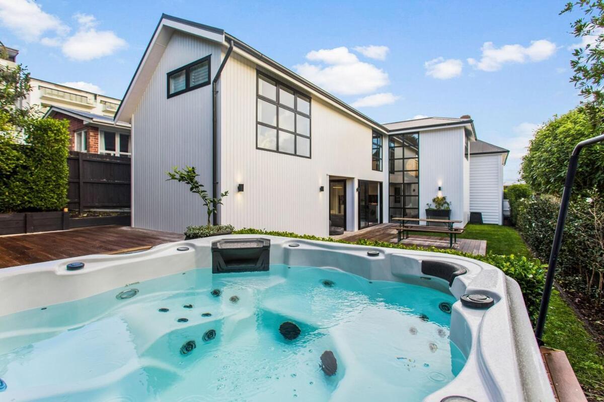 Spectacular Luxury 4br 3 Bath Hot Tub * Auckland