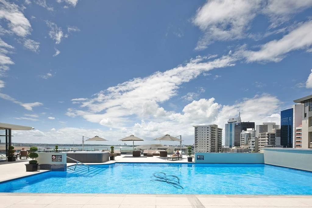 Apartment Spacious 2br In Cbd Pool Gym Parking *