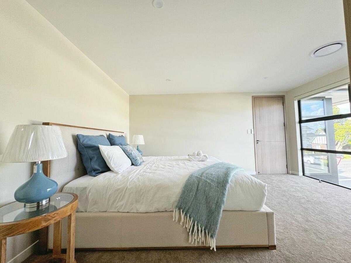 Brand-new Luxury 5 Bedroom House In Epsom