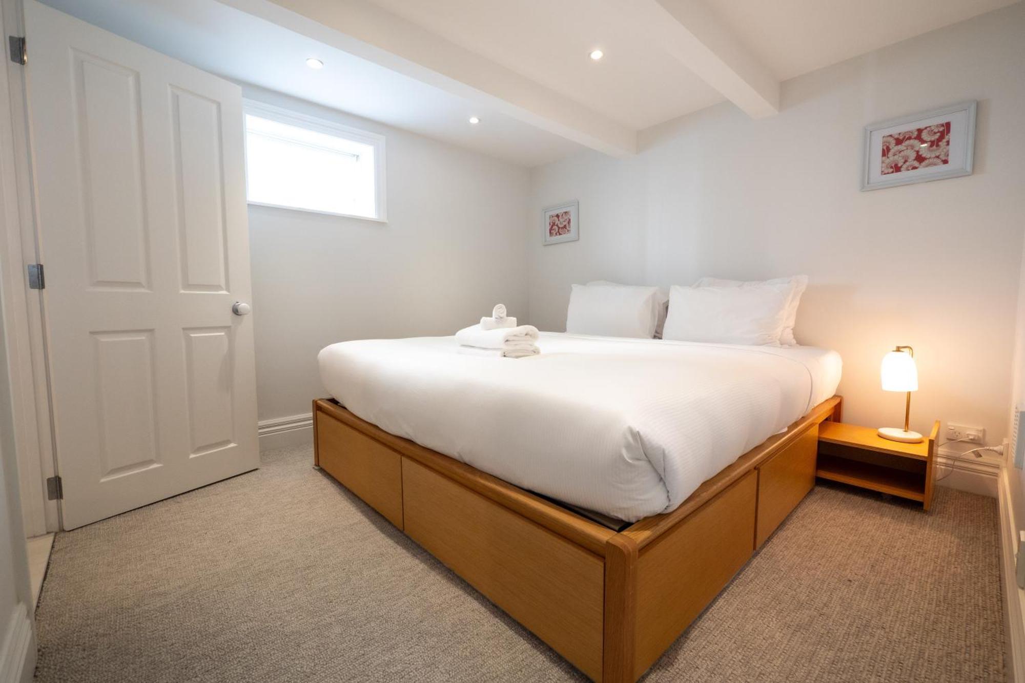 Charming Nestled Away In The Centre Apartment *