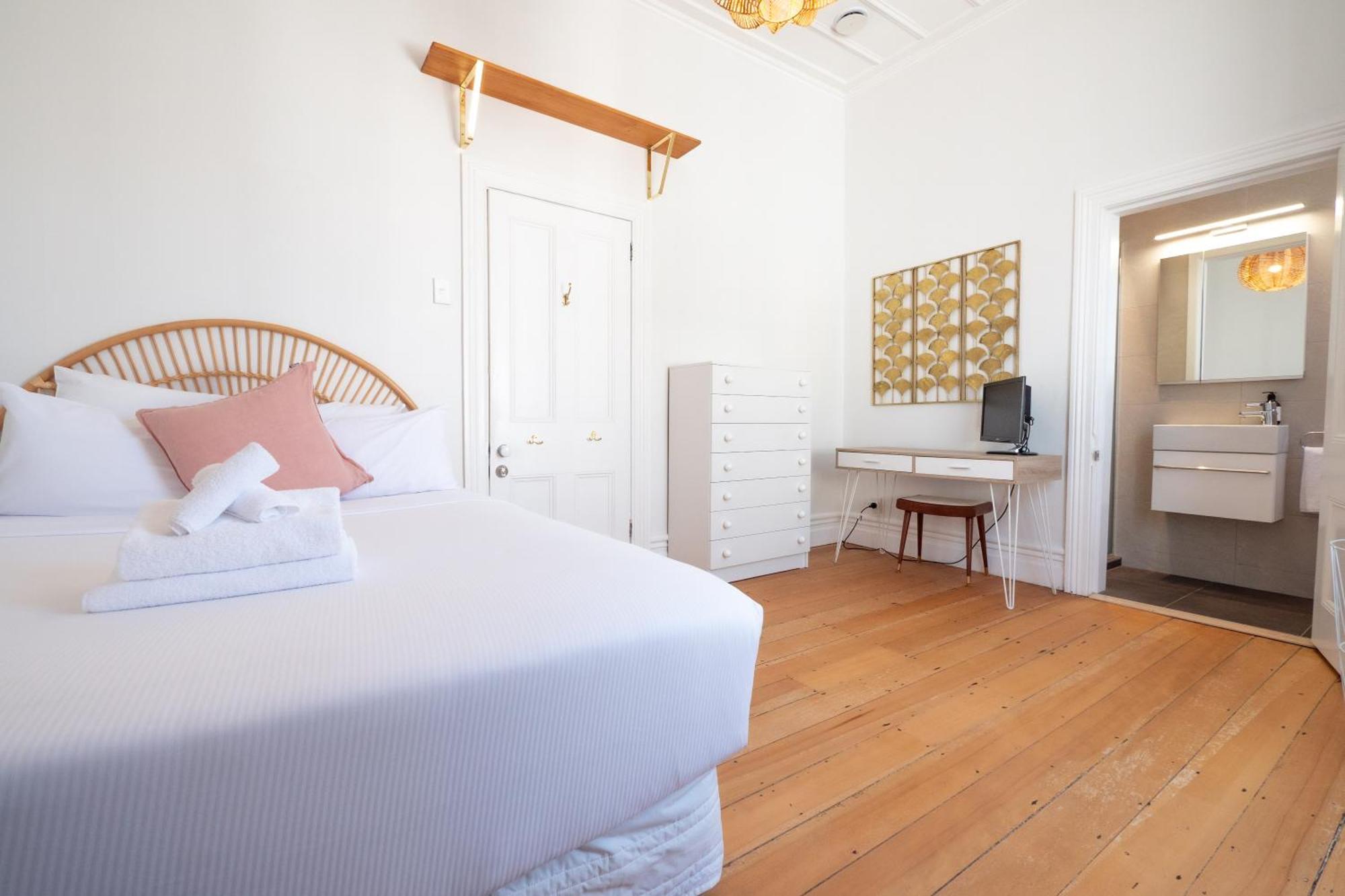 Charming Nestled Away In The Centre Auckland