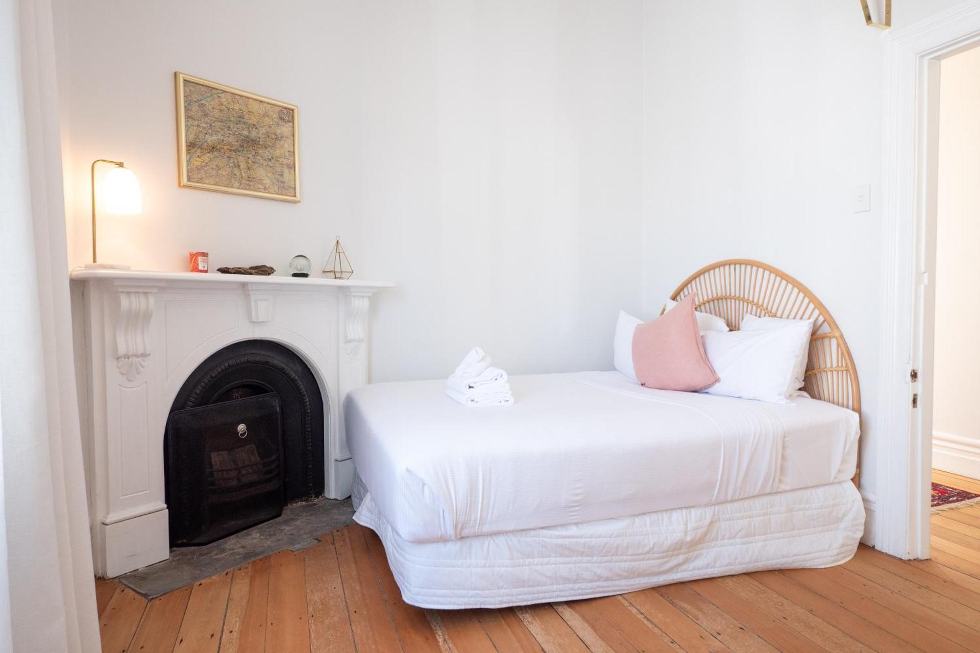 Charming Nestled Away In The Centre Apartment *