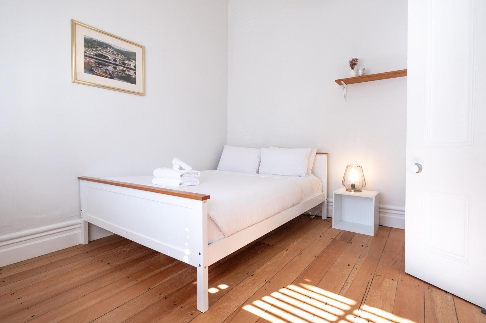 Apartment Charming Nestled Away In The Centre *