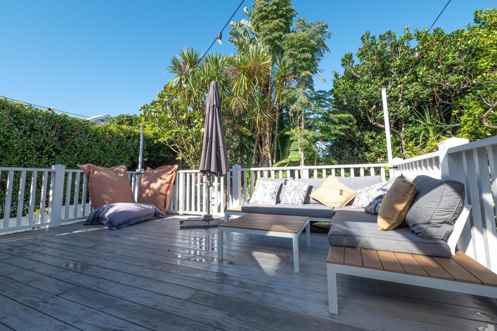 Charming Nestled Away In The Centre Apartment