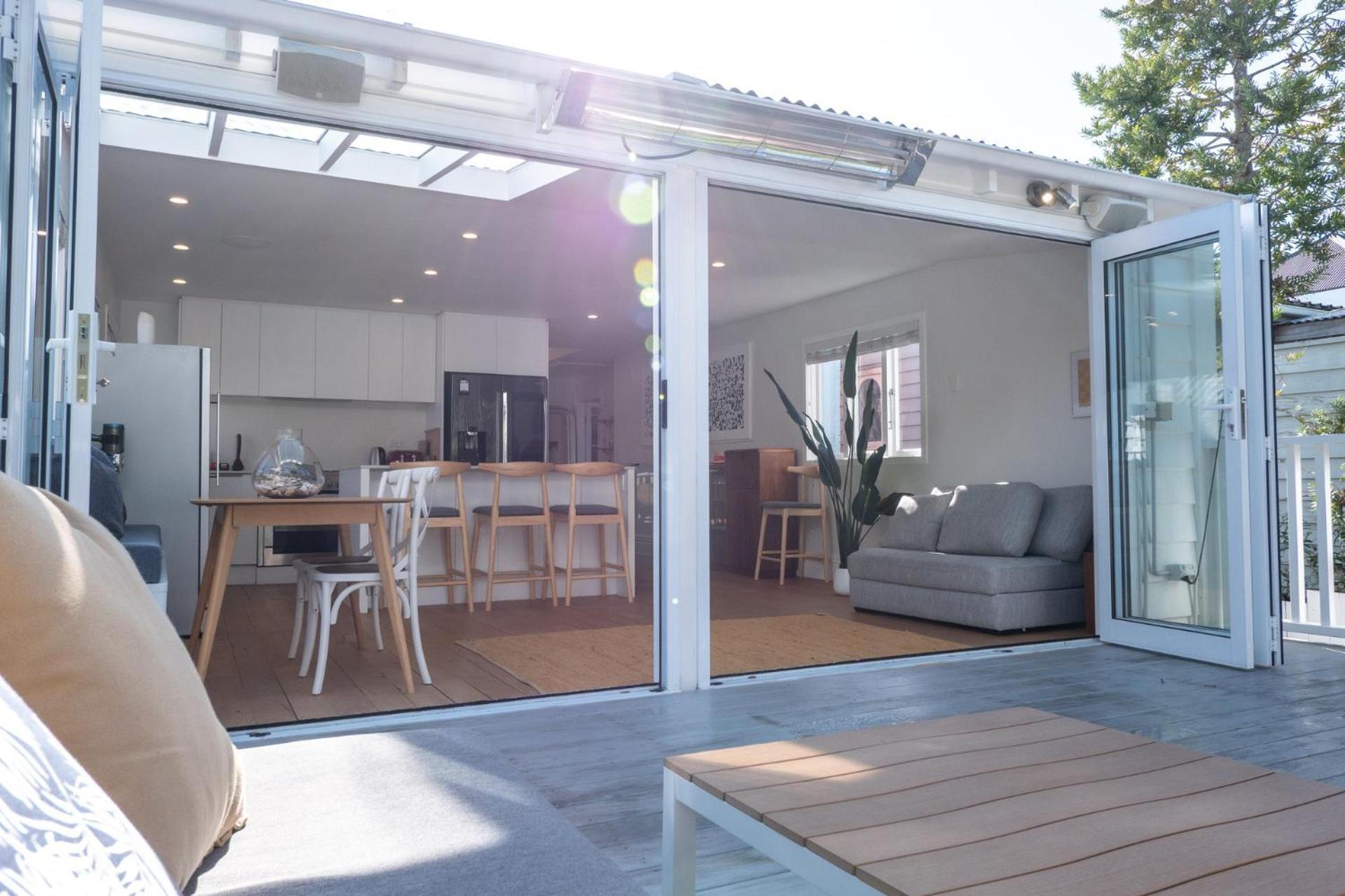 Apartment Charming Nestled Away In The Centre *