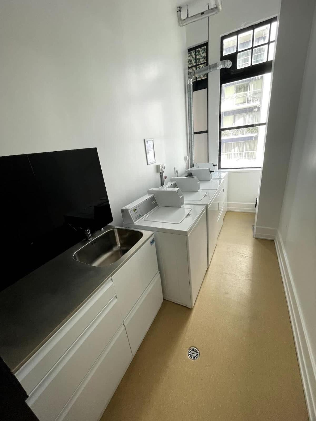 Stylish Retreat With Views In Cbd Apartment Auckland