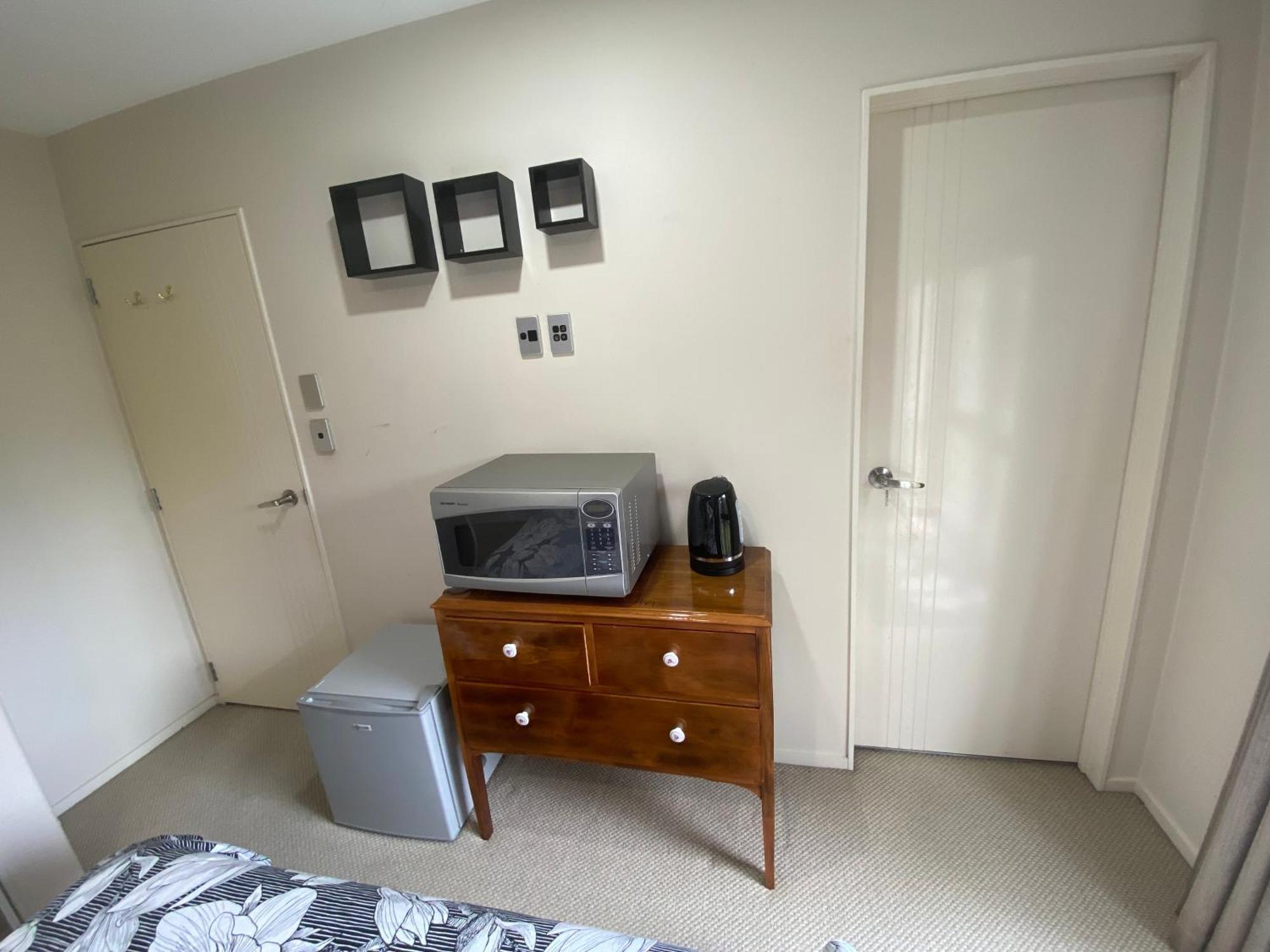 Self Contained In Hillsborough Guest house