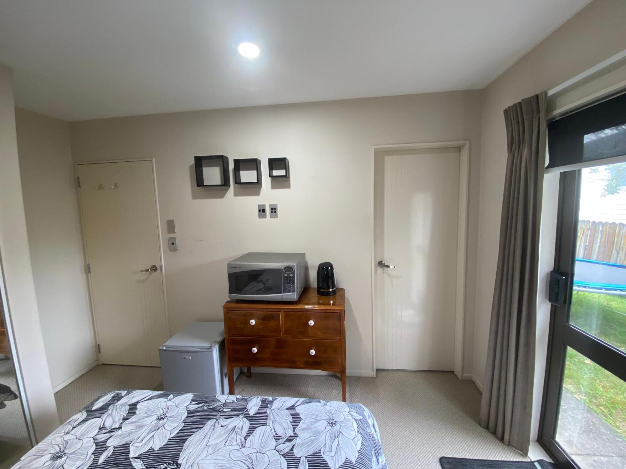 Guest house Self Contained In Hillsborough
