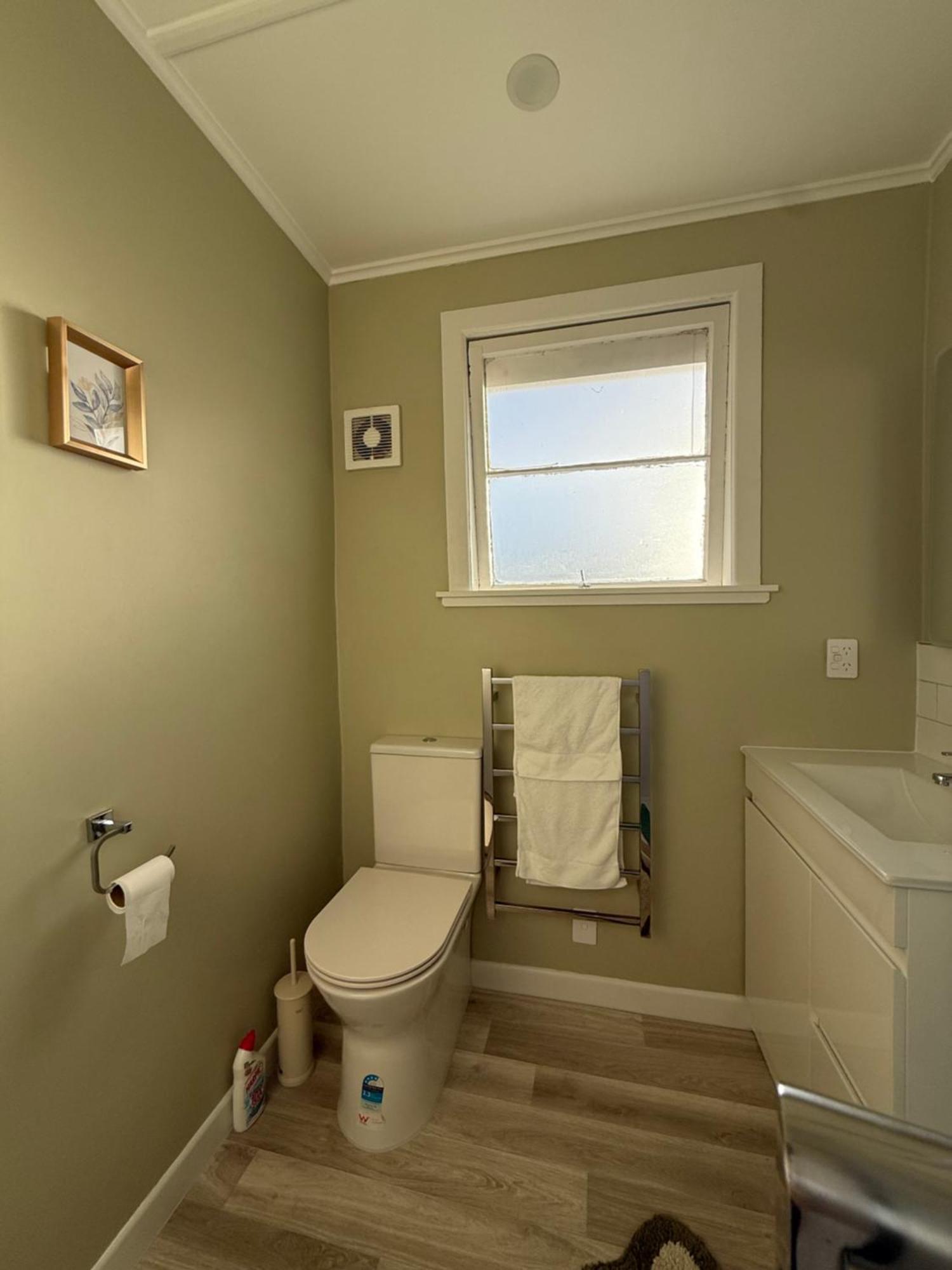 Free Parking A Fully Renovated Century Old Building, Just A 5 Minute Drive To The Center Unit 4 *