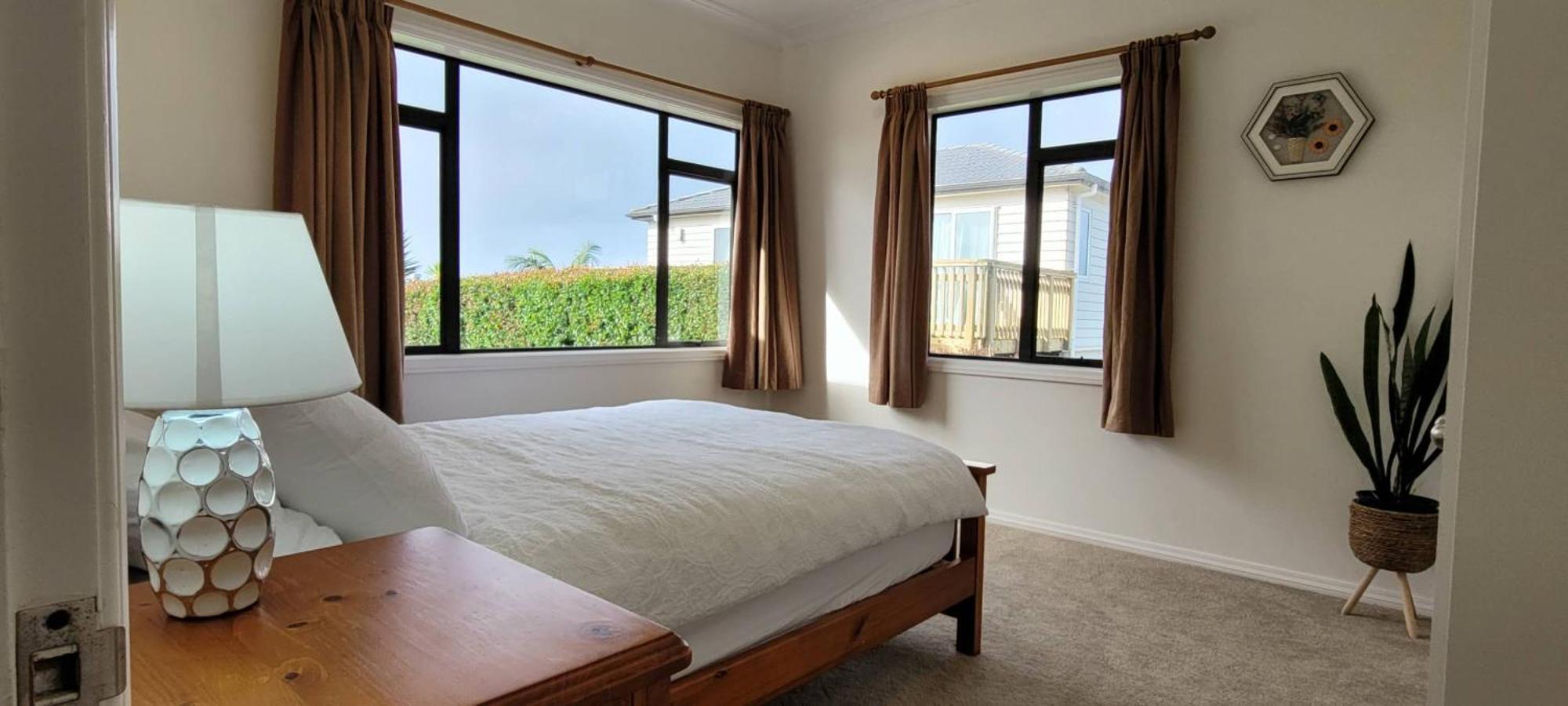 Elevated Family Sized Guest-house With Beautiful Views *