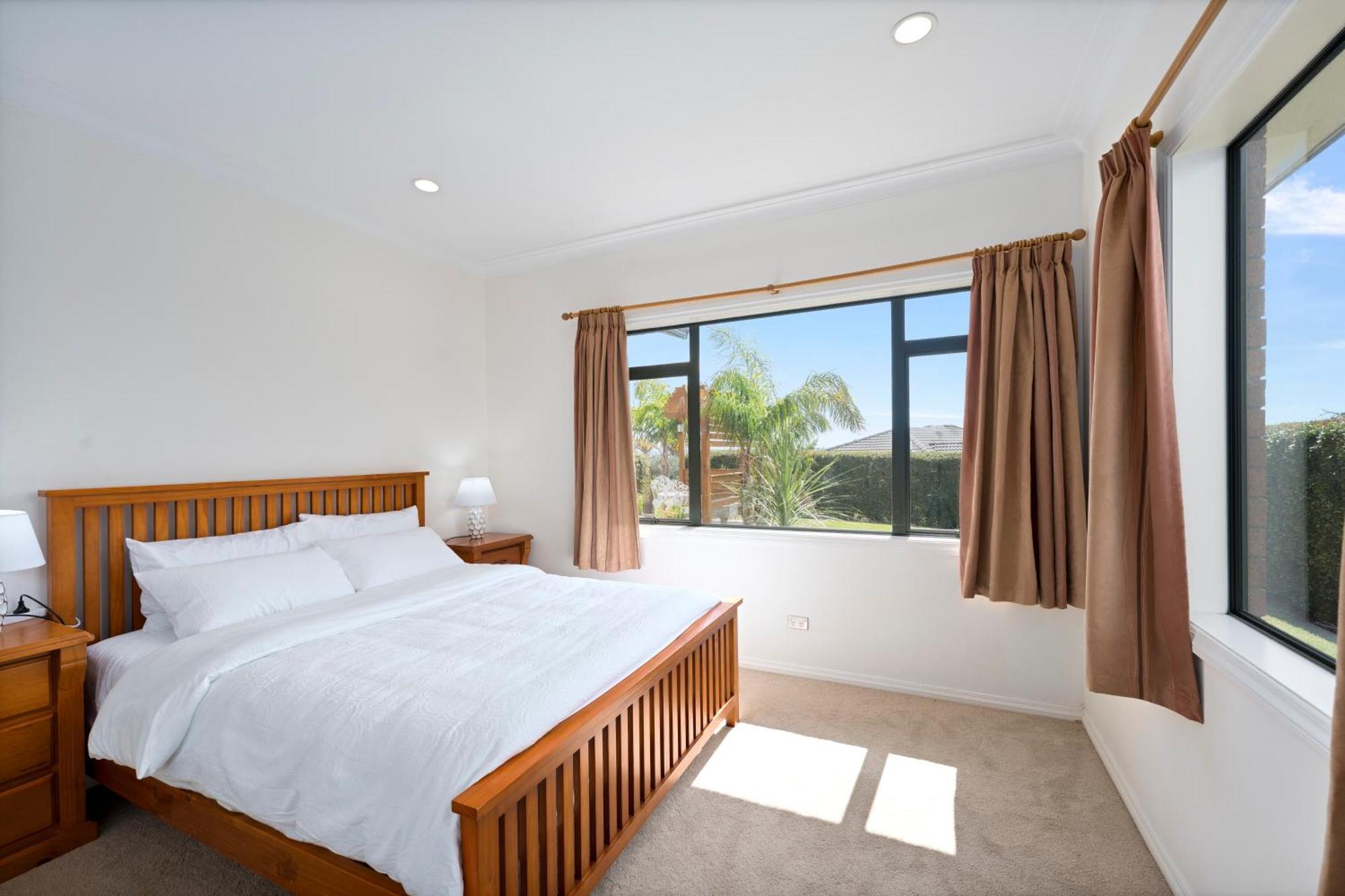 Elevated Family Sized Guest-house With Beautiful Views Guest house