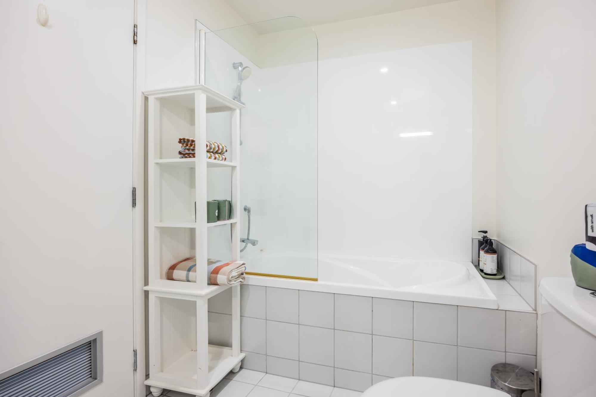 Modern Viaduct W Pool Gym Skytower Views Apartamento *