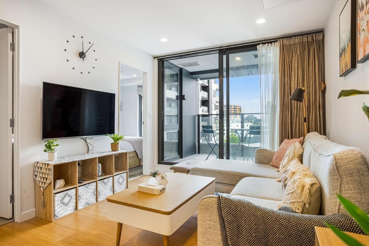 2-bedroom Located Opposite Up Education Apartment Auckland