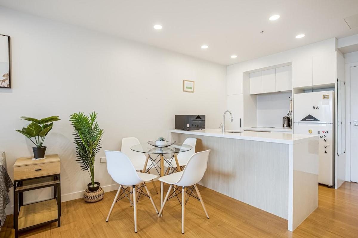Apartment 2-bedroom Located Opposite Up Education *