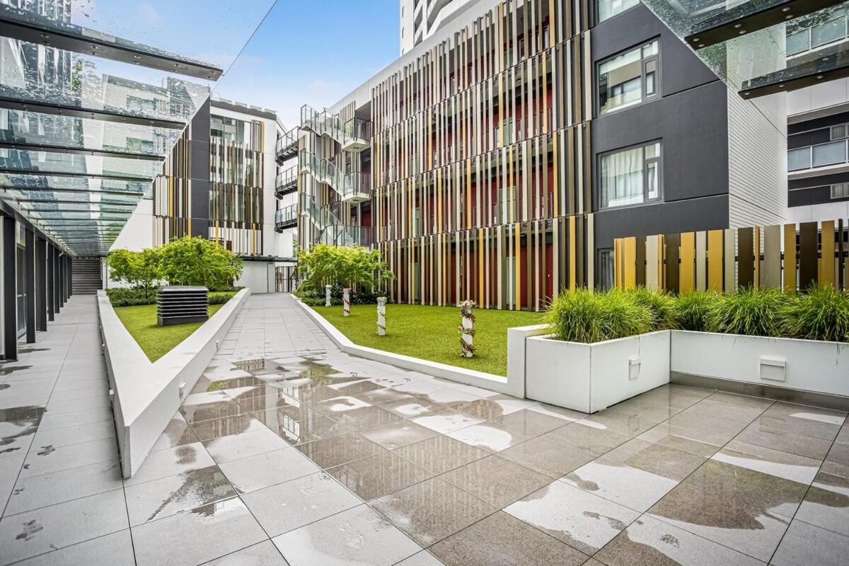 Apartment 2-bedroom Located Opposite Up Education *