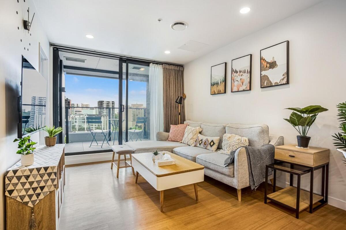 2-bedroom Located Opposite Up Education * Auckland