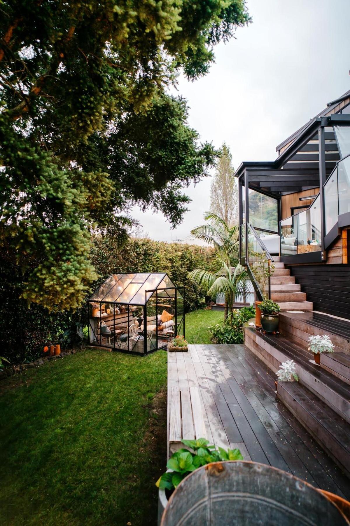 Romantic Retreat, Hot Tub, Glasshouse, Ensuite Apartment