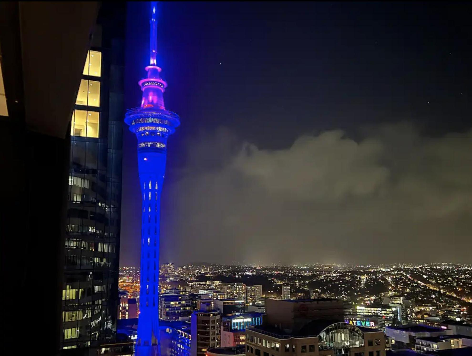 Magnificent Skytower, Sea, Habour View In Cbd Auckland