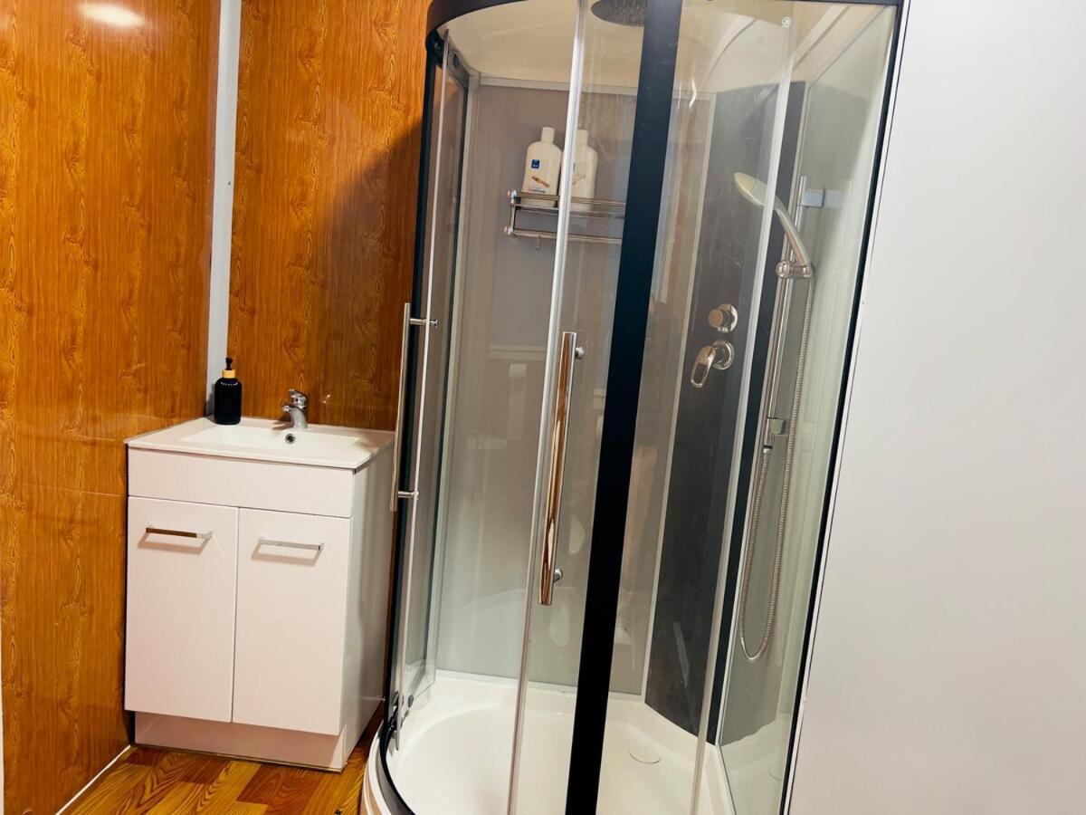 Ensuite Container For 2 * Auckland