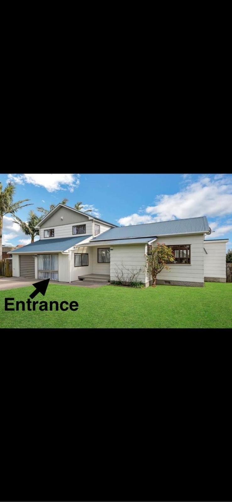 Two Bedroom Airport Flat Free Wi-fi Parking Peaceful Apartment *