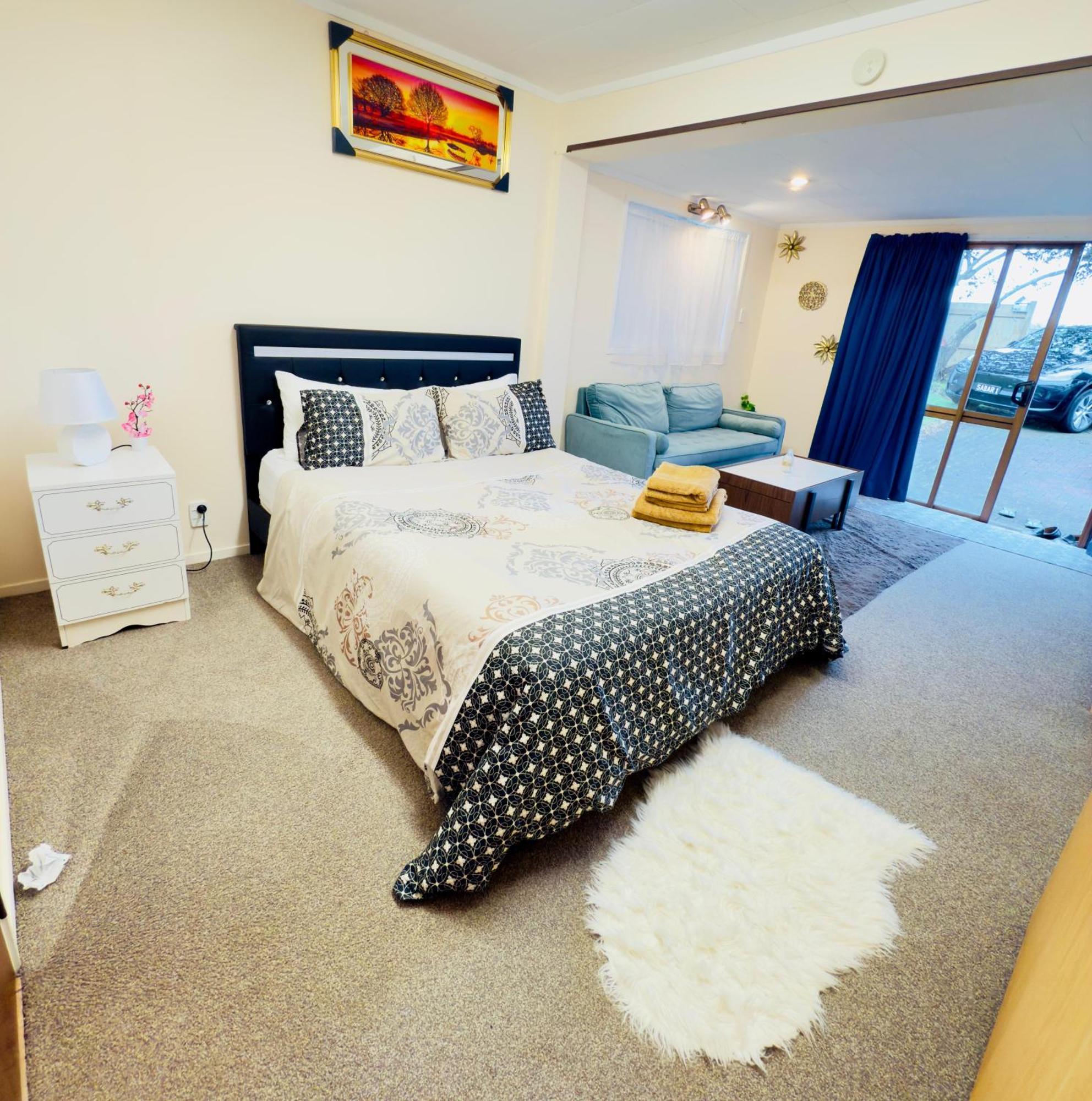 Two Bedroom Airport Flat Free Wi-fi Parking Peaceful * Auckland