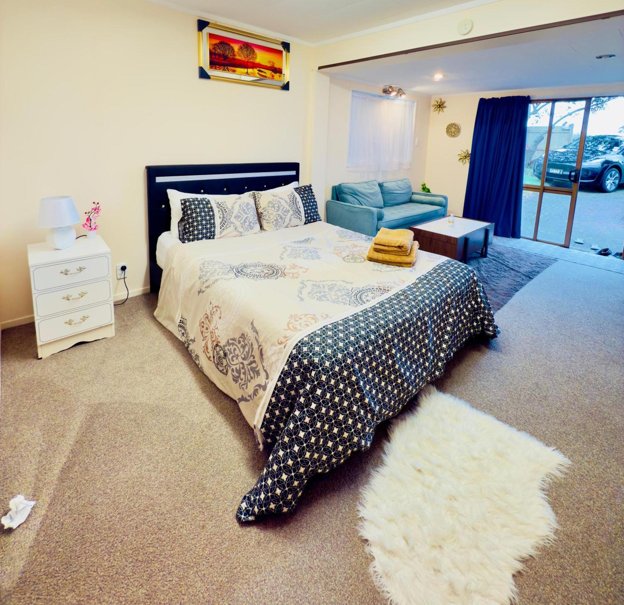 Two Bedroom Airport Flat Free Wi-fi Parking Peaceful * Auckland