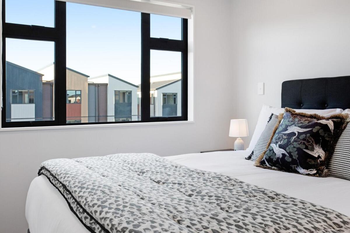 Fantastic Favona Style And Luxury 3 Bedroom And 2 Bath *