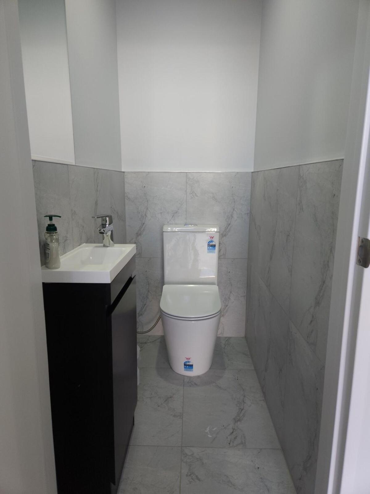 Apartment Entire 3 Bdrm Home Near Airport *