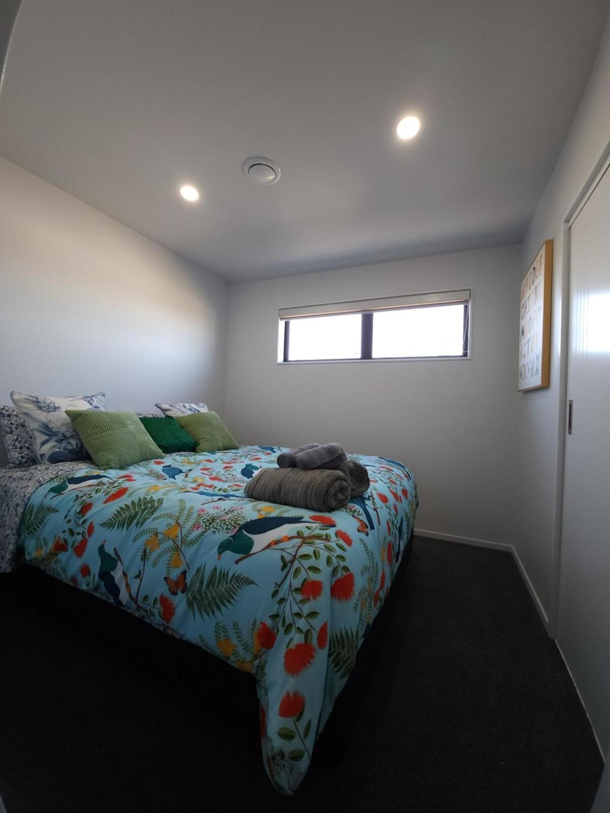 Entire 3 Bdrm Home Near Airport *