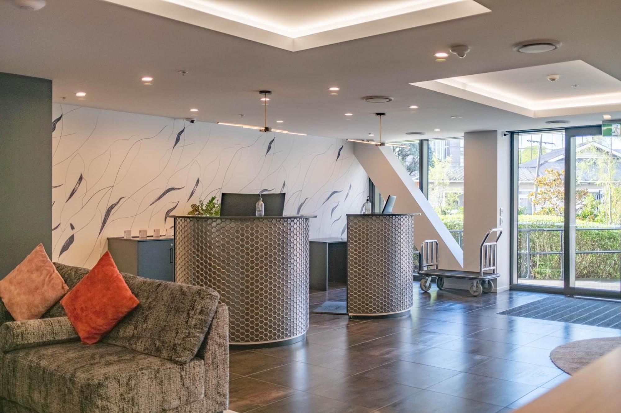 Ramada By Wyndham Newmarket Hotel