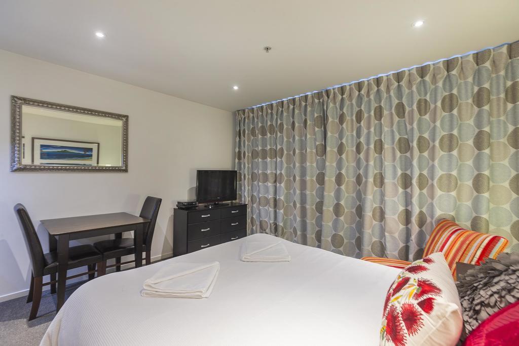Bright And Light Apartment Auckland